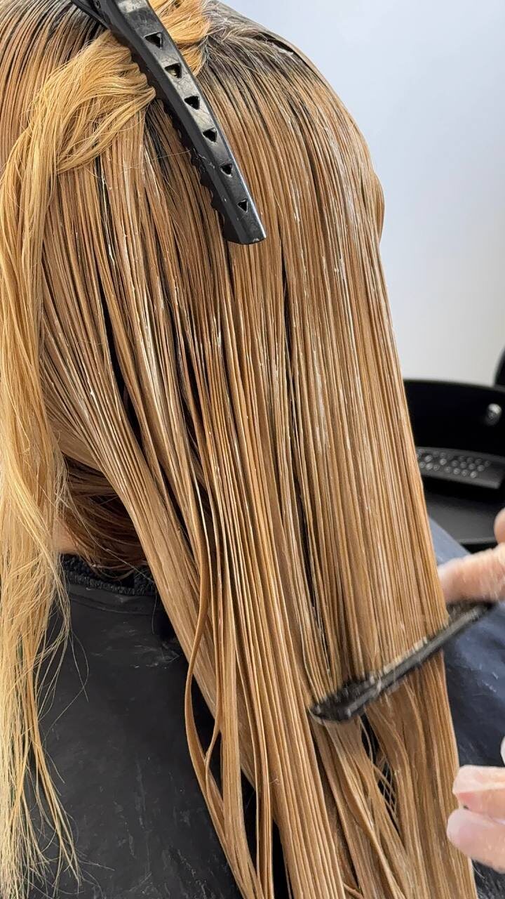Bond repair formula worked through blonde hair