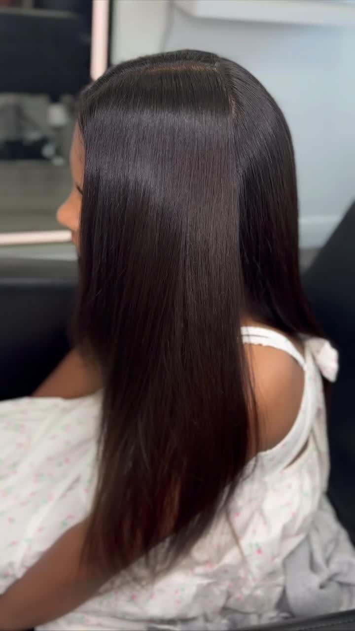 Shoulder length hair after smoothing, seen in profile